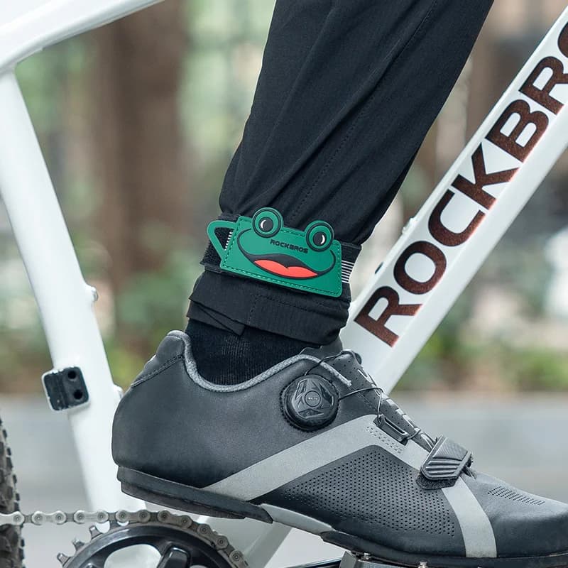 Nastavitelná kotníková popruhy na cyklistické kalhoty